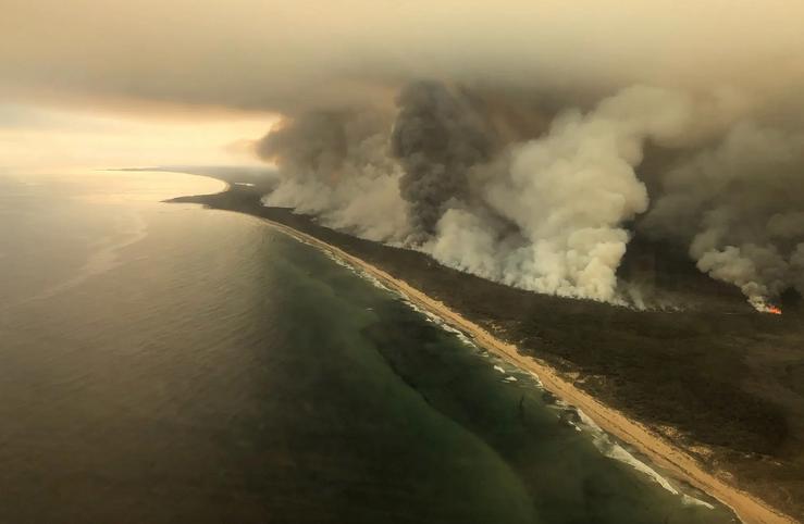 Incendios devastadores en Australia que crearon tormentas de fogo por piroconvección 
