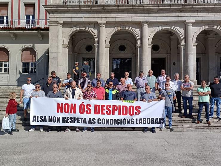 Unha concentración en Ferrol demanda a Alsa a readmisión de dous traballadores 