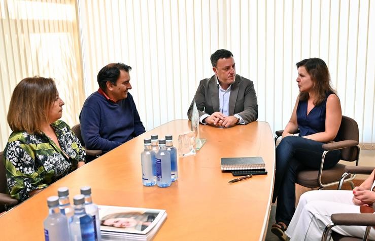 O presidente da Deputación da Coruña,Valentín González Formoso, reúnese con empresarios de Pocomaco. TORRECILLA 