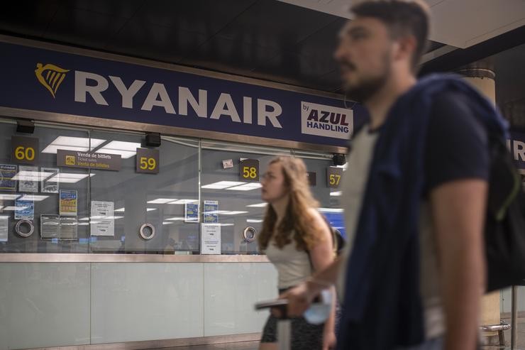 Portelo de Ryanair nun aeroporto.. Lorena Sopêna - Europa Press