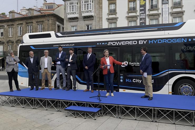 Presentación dun autobús propulsado por hidróxeno verde 