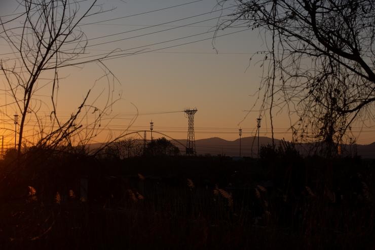 Un poste eléctrico en plena alza dos prezos da electricidade e da luz 