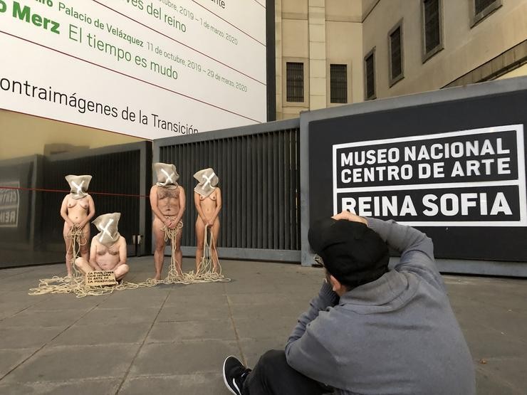 'Performance' De Marc Montijano, Realizada En outubro De 2019 No Museo Reina Sofía, En Madrid, Chamada 'A Fina Liña Que Separa A arte Da Mendicidade'. MARC MONTIJANO 