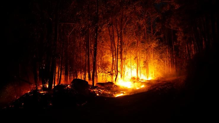 Vista xeral do incendio na parroquia de Saiar, en Caldas de Reis, Pontevedra 