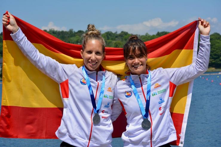 Teresa Portela e Sara Ouzande, tras recibir unha medalla / Xunta de Galicia.
