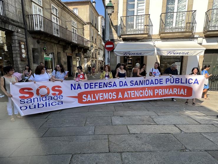 SOS Sanidade Pública recolle firmas en toda Galicia ante o 'estado de urxencia' da Atención Primaria