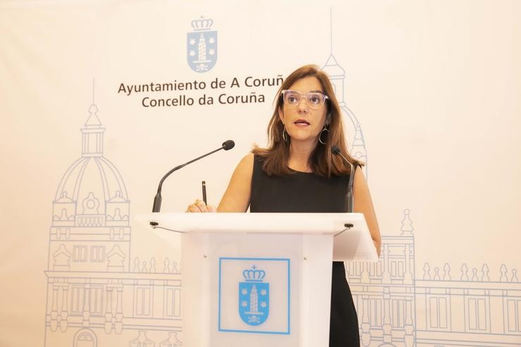 A alcaldesa da Coruña, Inés Rei, en rolda de prensa. ANDY PEREZ 