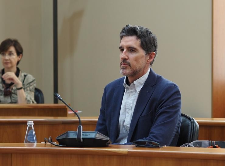 O deputado socialista Pablo Arangüena no debate dunha iniciativa no Parlamento galego. PSDEG / Europa Press