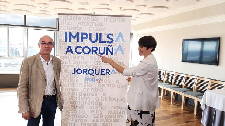 O candidato do BNG á Alcaldía da Coruña, Francisco Jorquera, na presentación da súa candidatura xunto á portavoz nacional do BNG, Ana Pontón. BNG 