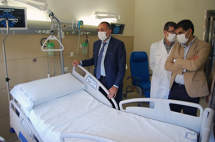 O conselleiro de Sanidade, Xullo García Comesaña, no Hospital de Valdeorras 