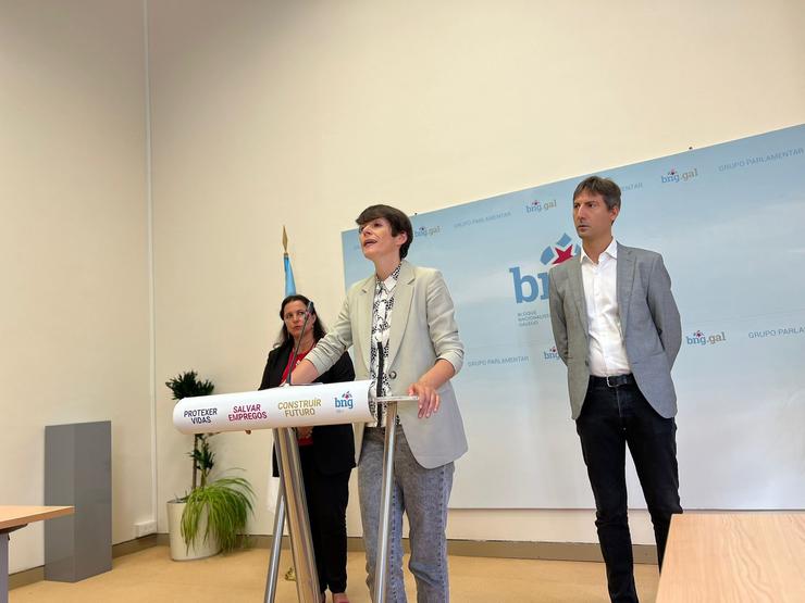 A portavoz nacional do BNG, Ana Pontón, xunto ao presidente da ALE, Jordi Solé, e a eurodeputada do BNG, Ana Miranda / Europa Press