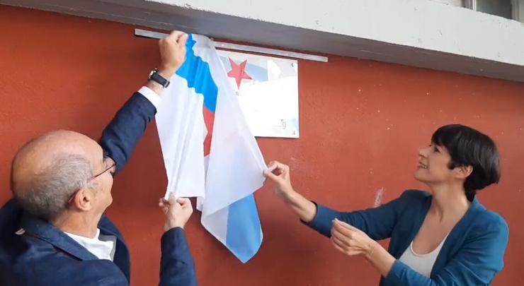 A portavoz nacional do BNG, Ana Pontón, e o portavoz municipal e candidato á Alcaldía da Coruña, Francisco Jorquera, descobren unha placa conmemorativa do 40 aniversario da constitución desta formación. BNG 