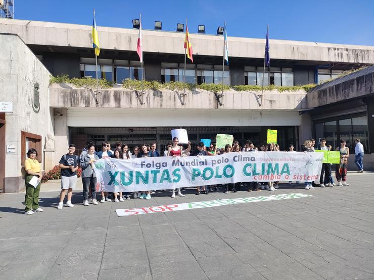 Concentración de Xuventude polo Clima-Fridays for Future na Praza do Rei en Vigo. / Europa Press
