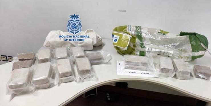 Parte do material incautado na operación. POLICÍA NACIONAL 