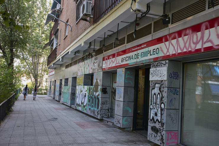 Arquivo - Entrada dunha oficina de servizo público de emprego, a 2 de agosto de 2022, en Madrid (España). O número de parados rexistrados nas oficinas dos servizos públicos de emprego (antigo Inem) aumentou en 3.230 persoas en xullo, un 0,1% máis. Jesús Hellín - Europa Press - Arquivo / Europa Press