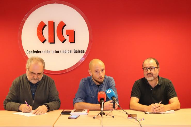 Os secretarios nacionais da CIG-Administración, Luís Carballo; CIG-Ensino, Suso Bermello, e CIG-Saúde, Manuel G. Moreira. CIG