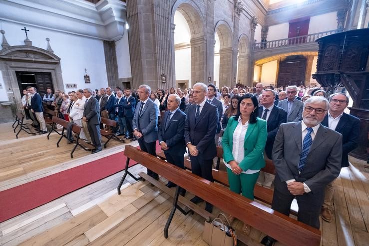 Homenaxe a Aida Menéndez Lorenzo en Monforte (Lugo), co presidente da Xunta, Alfonso Rueda, e o alcalde da localidade, José Tomei, entre outros. DAVID CABEZÓN @ XUNTA DE GALICIA / Europa Press
