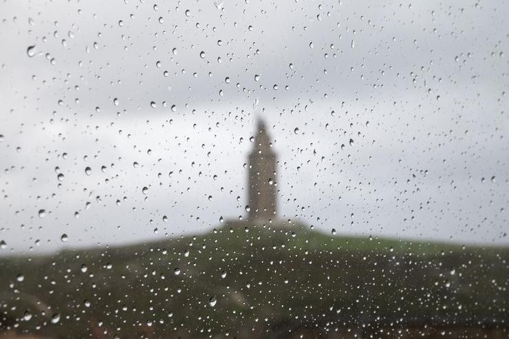 Fortes choivas nas inmediacións da Torre de Hércules, na Coruña / M. Dylan - Europa Press