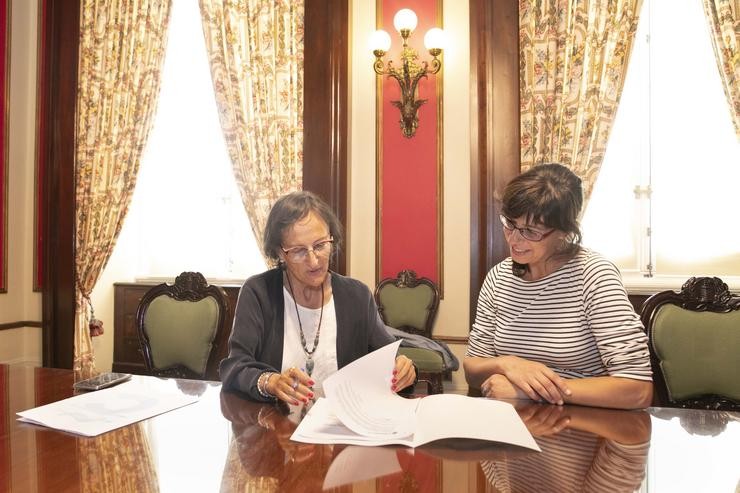 A Concelleira De Medio Ambiente Da Coruña, Esther Fontán, E A Vicepresidenta De Adega, Verónica Torrijos, Asinan Un Convenio De Colaboración. ANDY PEREZ 