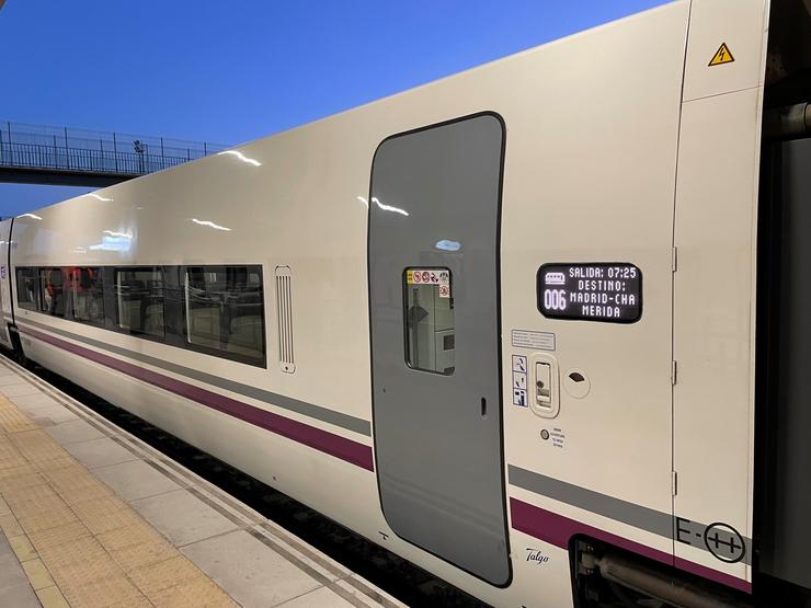 Arquivo - Novo tren Alvia posto en servizo en Badaxoz. RENFE - Arquivo