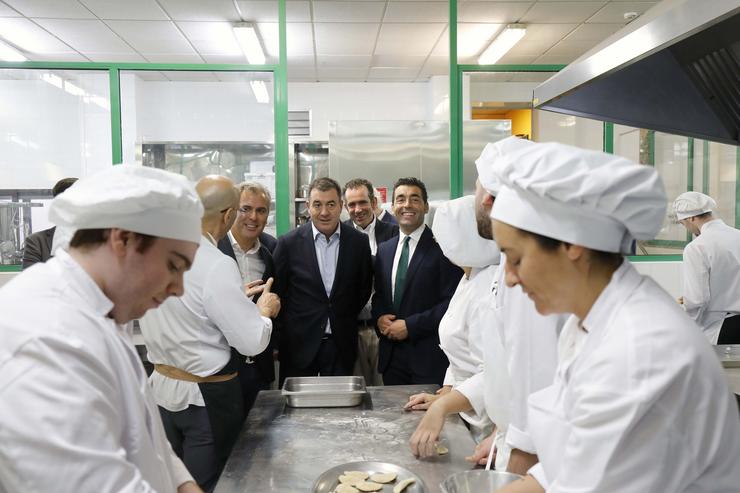 O conselleiro, Román Rodríguez no Centro Integrado de FP Carlos Oroza.