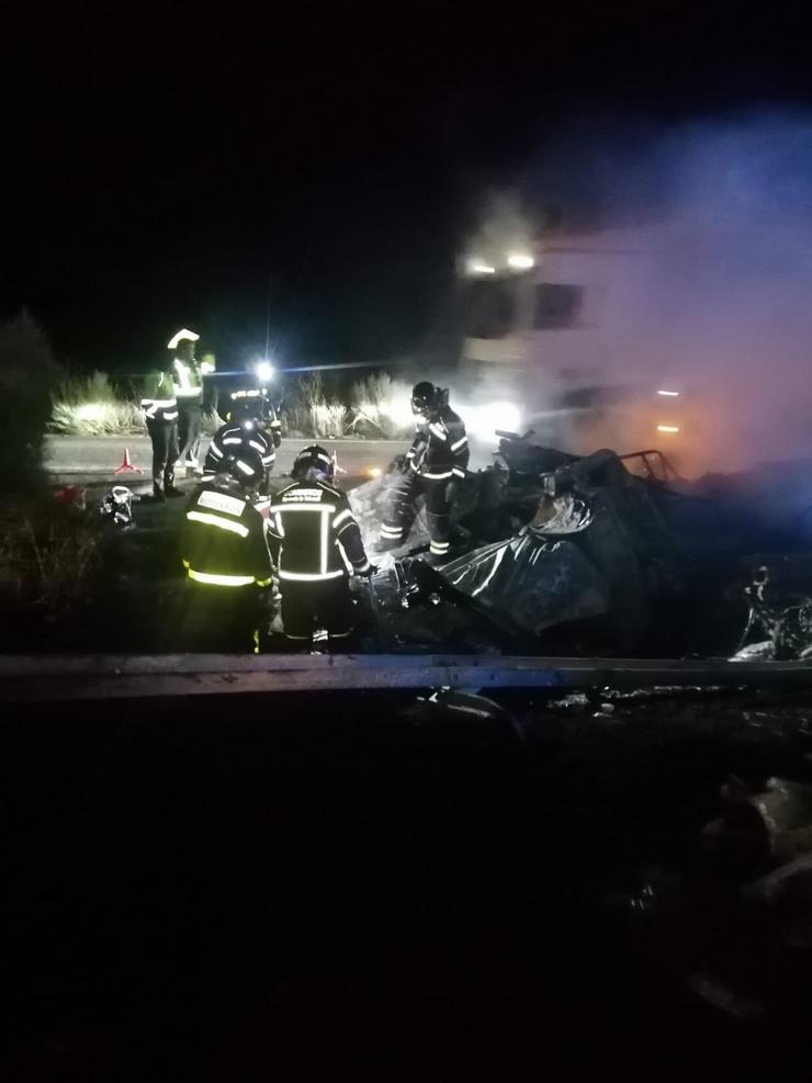 Imaxe de @BomberosDip_VLL do accidente no que hai involucrados camións / BOMBEIROS PROVINCIA DE VALLADOLID 