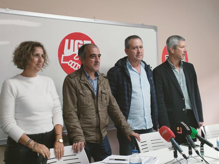 Responsables de CCOO e UGT en Galicia, xunto ao responsable do sindicato portugués CGTP-IN, César Campos/ Europa Press