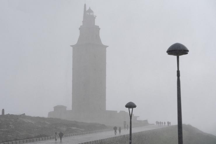 Fortes choivas pasadas, nas inmediacións da Torre de Hércules 