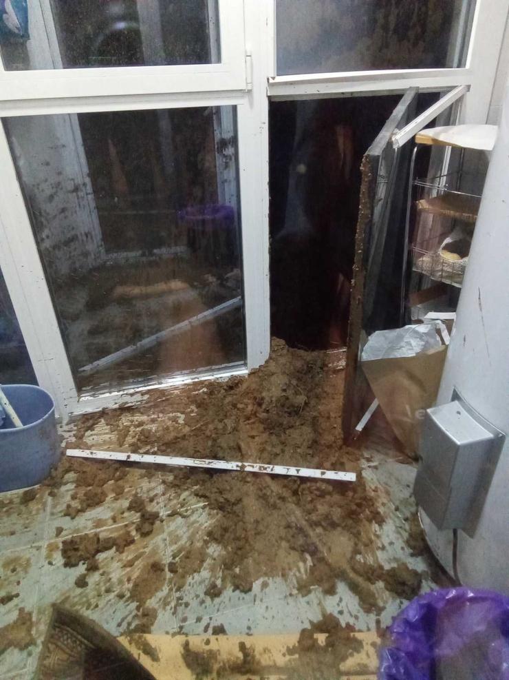 Un deslizamiento de terra obriga a desaloxar un edificio do Barrio do Cura de Vigo.. POLICÍA LOCAL