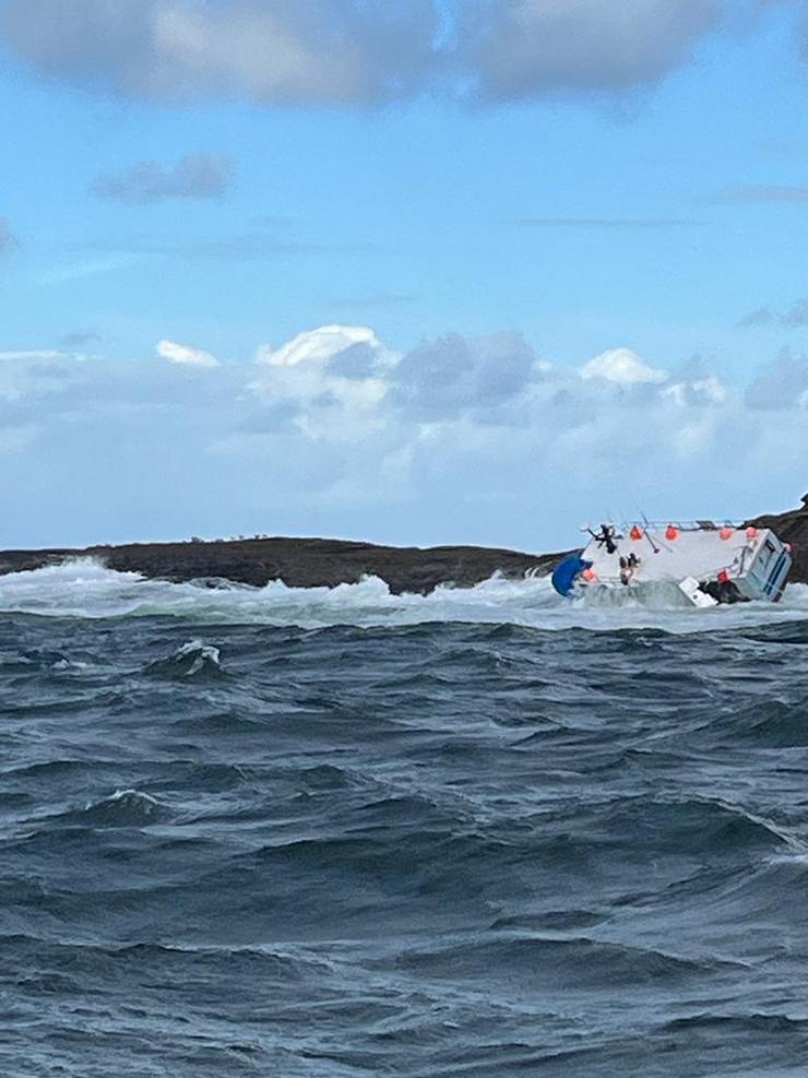 Imaxe do pesqueiro afundido fronte á costa de Muros a 31 de outubro de 2023 