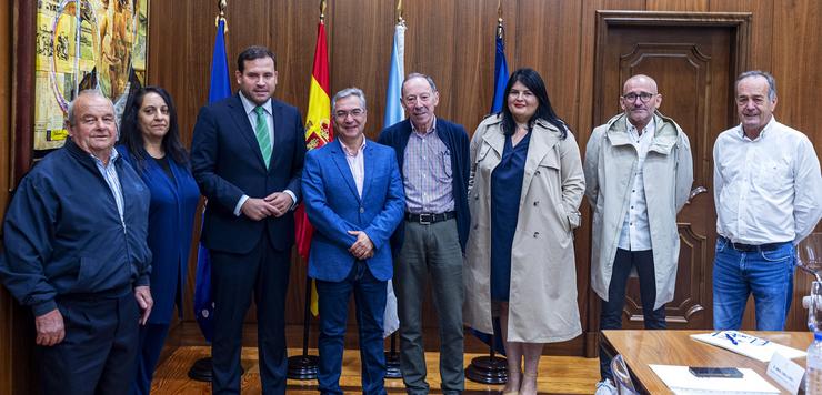 Reunión Luís Menor (Presidente da Deputación de Ourense) cos alcaldes do "Pacto de Pedre" / ALBERTE PAZ