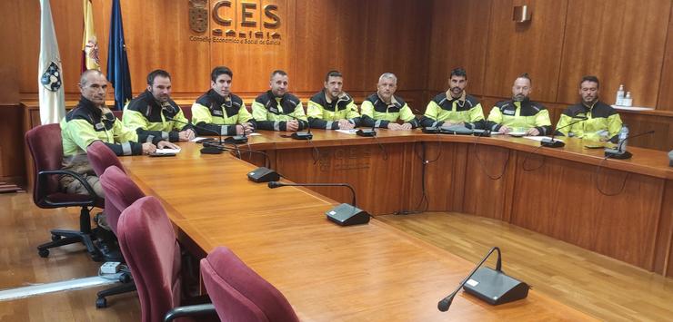 Representantes dos bombeiros comarcais en folga, no Consello Galego de Relacións Laborais. COMITÉ DE FOLGA 