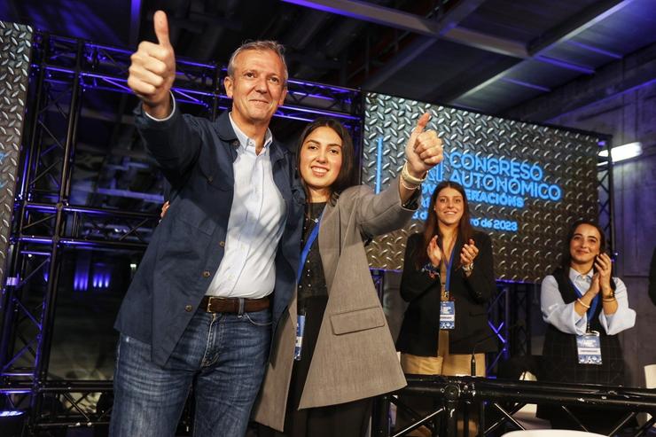 O presidente do PPdeG, Alfonso Rueda, e a nova presidenta de NNXX, Nicole Grueira./PPDEG / Europa Press