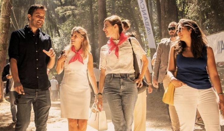 Paulo Carlos López con Yolanda Díaz e Marta Lois nunha festa no Carballiño / Sumar Galicia