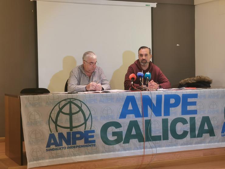 O presidente do sindicato ANPE Galicia, Julio Díaz, e o responsable do Defensor do Profesor, Julio Trashorras / Europa Press
