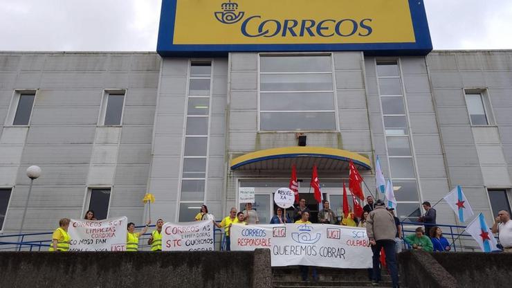 Protesta traballadores e traballadoras limpeza  en Lavacolla