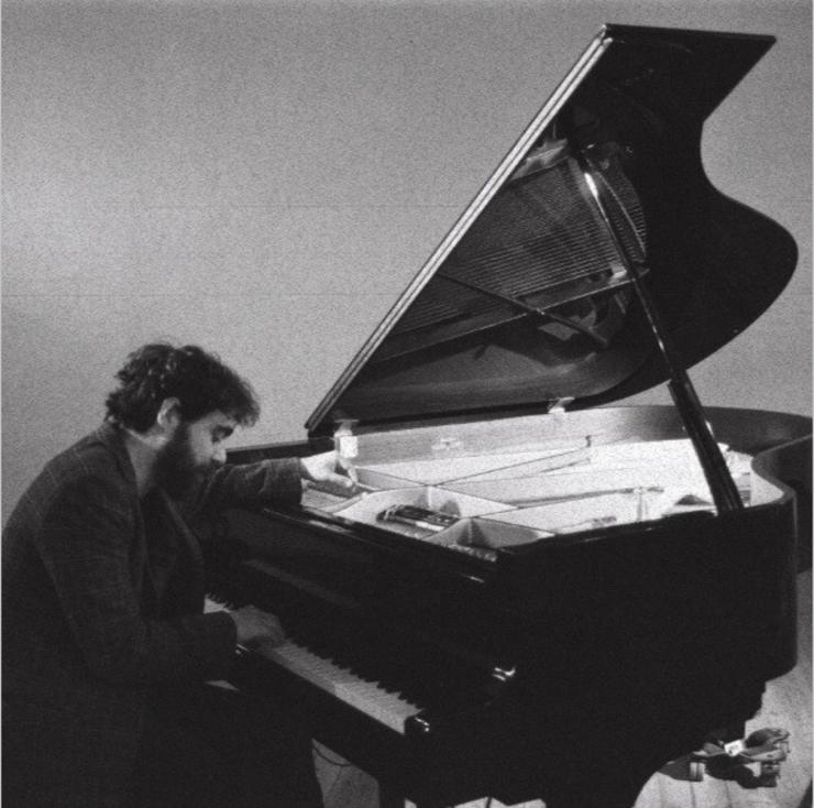 O pianista italiano Federico Albanese tocando o piano / XUNTA DE GALICIA