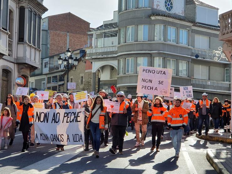 Manifestación en Viana do Bolo contra  o peche da mina de Penouta.. STRATEGIS MINERALS / Europa Press