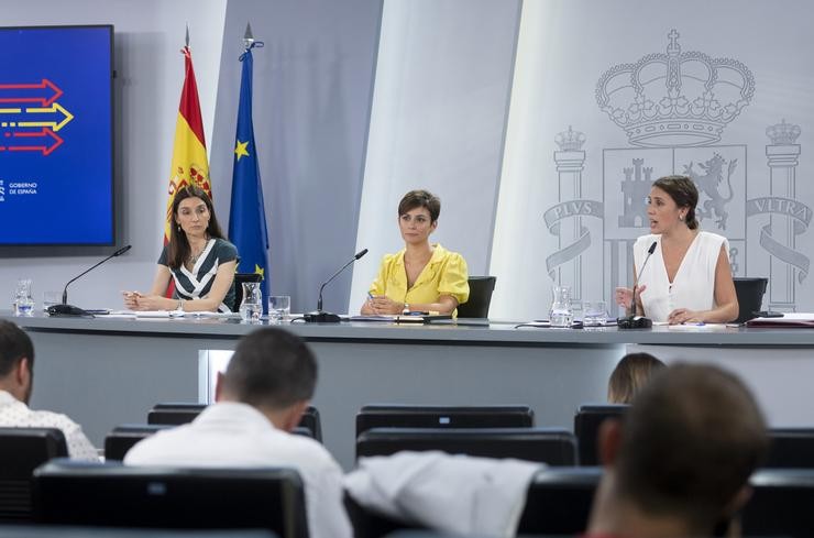 As exminisrtas Pilar Llop e Irene Montero durante unha rolda de prensa posterior á reunión do Consello de Ministros / Alberto Ortega - Europa Press