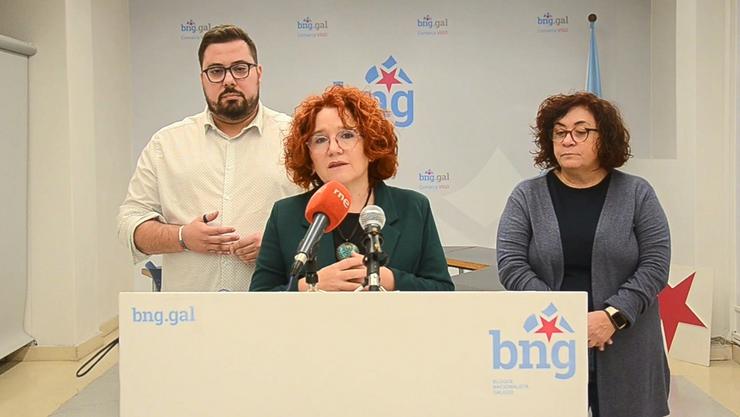Rolda de prensa da portavoz de Sanidade do BNG no Parlamento galego, Montse Prado, xunto á deputada Carmela González, e ao portavoz do BNG no Concello de Vigo, Xabier Pérez Igrexas.. BNG / Europa Press