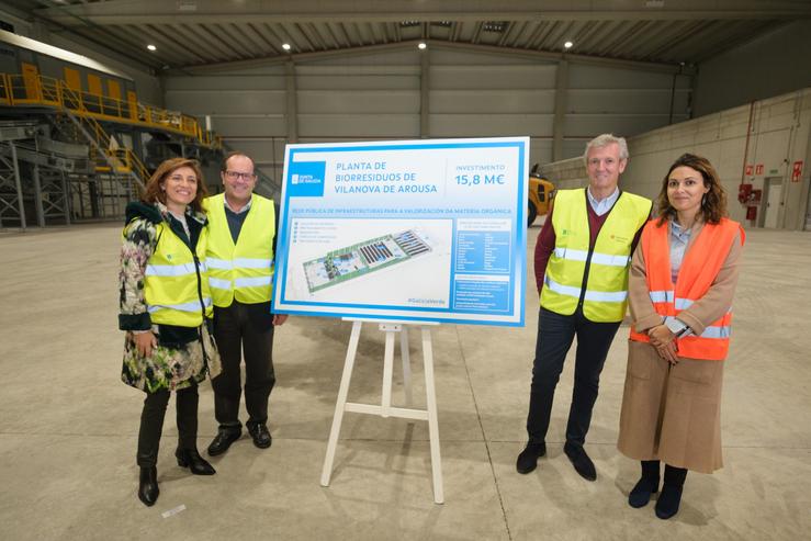 O presidente da Xunta, Alfonso Rueda, e a vicepresidenta segunda, Ángeles Vázquez, visitan a nova planta de Sogama en Vilanova de Arousa / XUNTA