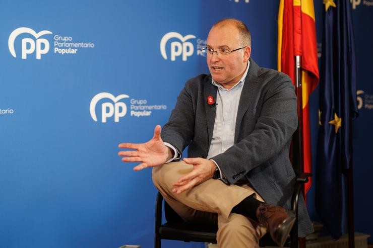 O portavoz do PP no Congreso, Miguel Tellado, durante unha entrevista para Europa Press, no Congreso dos Deputados, a 7 de decembro de 2023, en Madrid 