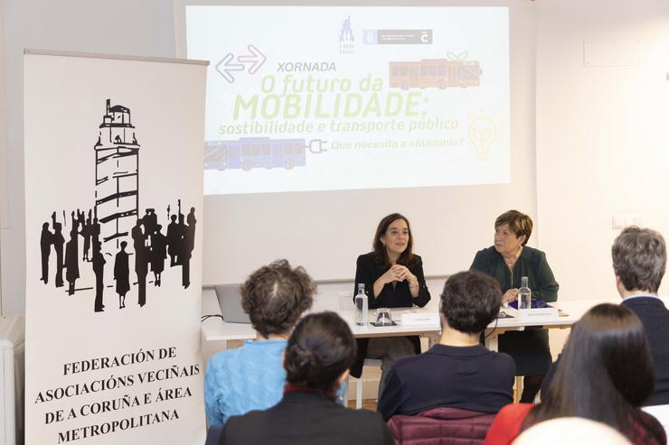 A alcaldesa da Coruña, Inés Rey, intervén nunha xornada sobre mobilidade / ANDY PÉREZ