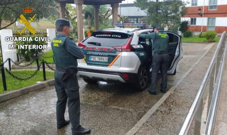 Detido trasladado nun coche da Garda Civil 