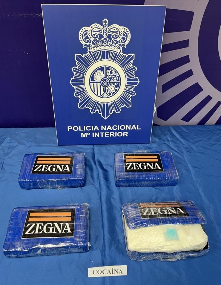 Cocaína intervida, 4,700 kg, nun operativo policial en Lugo. POLICÍA NACIONAL DE LUGO / Europa Press