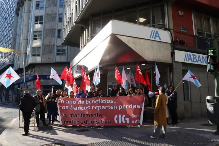 Protesta de delegados da CIG pola negociación dos convenios en entidades financeiras / CIG