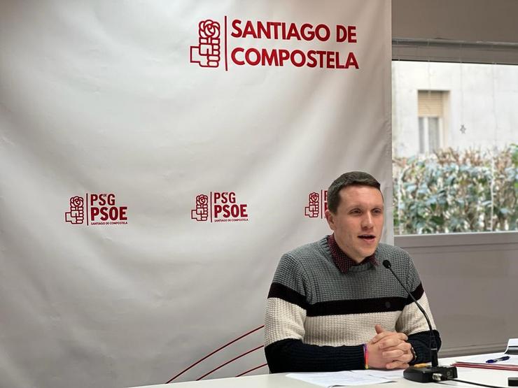 O secretario xeral do PSOE de Santiago, Aitor Bouza, en rolda de prensa / PSOE SANTIAGO