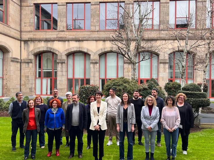 Foto de familia do Grupo Parlamentario do BNG coa portavoz nacional, Ana Pontón, á cabeza 