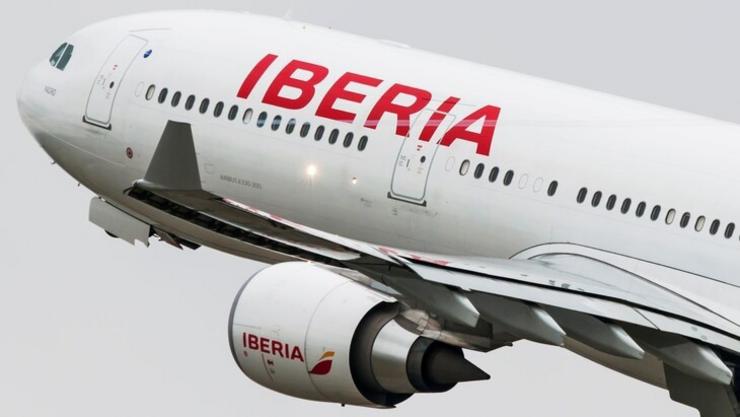 Avión de Iberia despegando. IBERIA - Arquivo / Europa Press