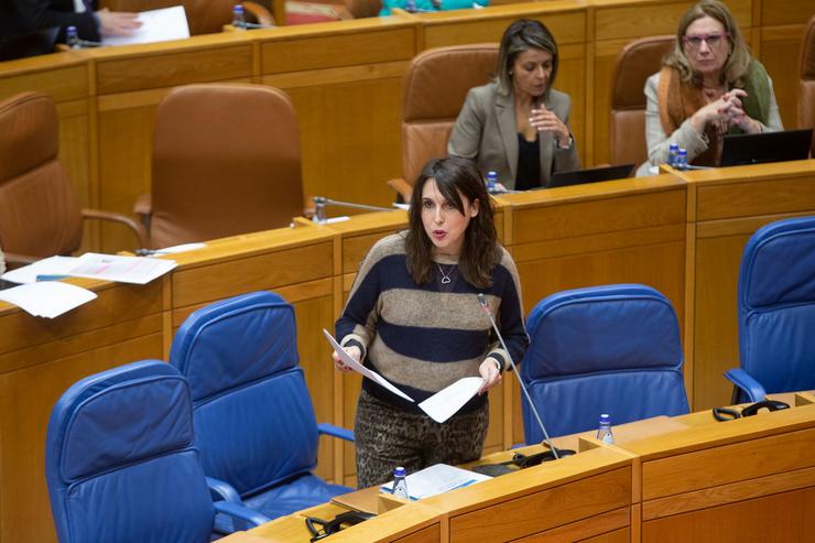 A conselleira de Economía, Industria e Innovación, María Jesús Lorenzana, pecha no pleno o debate de aprobación da nova Lei de Artesanía de Galicia. XUNTA / XOÁN CRESPO